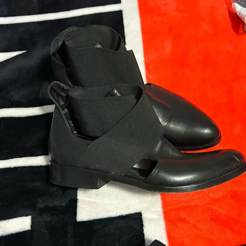 Kenneth Cole - Picture 1 of 5